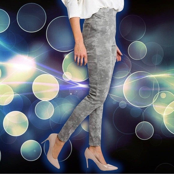 Spanx ‘Ankle Jean-ish Leggings’ in Gray “Stone Wash Camo” Size Medium - Picture 2 of 16